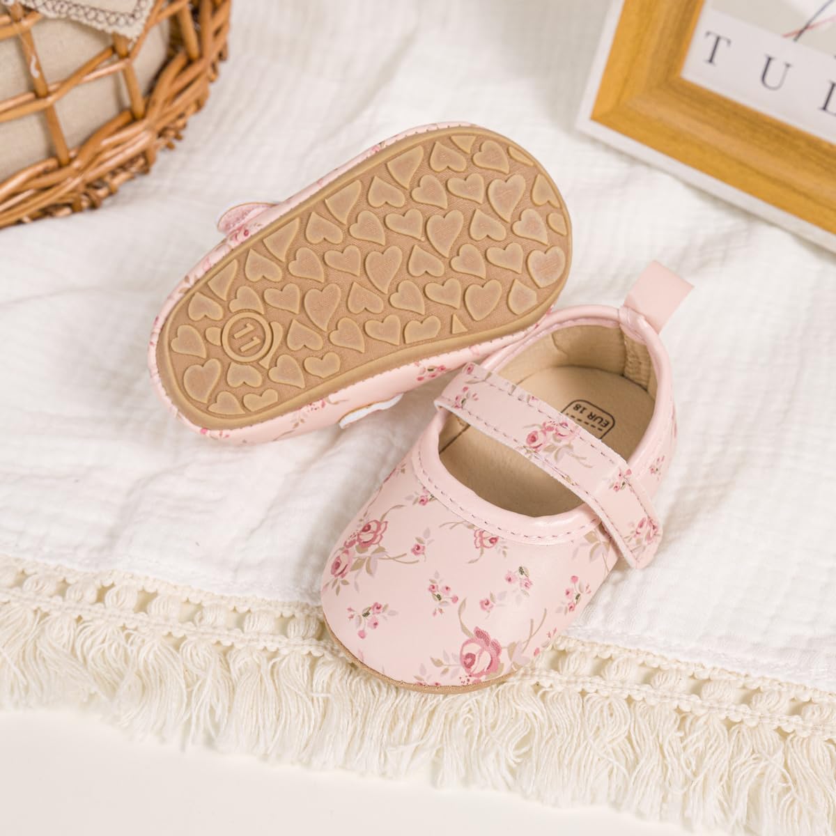 Meckior Zapatos planos de princesa hechos a mano para bebés, niñas y niños, para primeros pasos, de piel sintética suave, antideslizantes, para cuna, vestido de boda