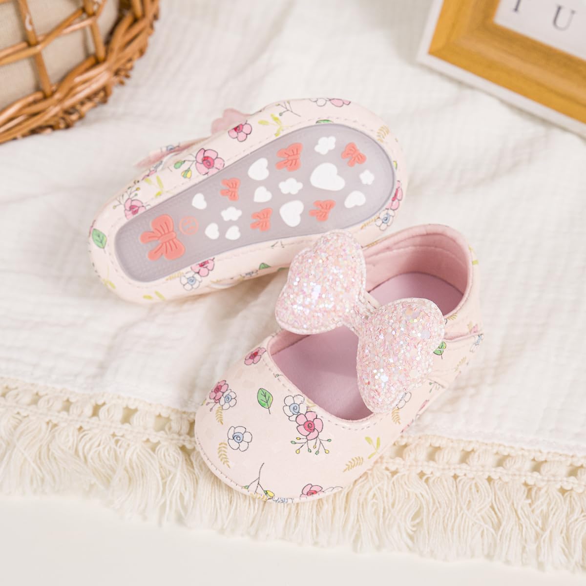 Meckior Zapatos planos de princesa hechos a mano para bebés, niñas y niños, para primeros pasos, de piel sintética suave, antideslizantes, para cuna, vestido de boda