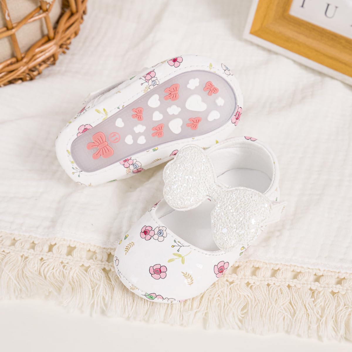 Meckior Zapatos planos de princesa hechos a mano para bebés, niñas y niños, para primeros pasos, de piel sintética suave, antideslizantes, para cuna, vestido de boda