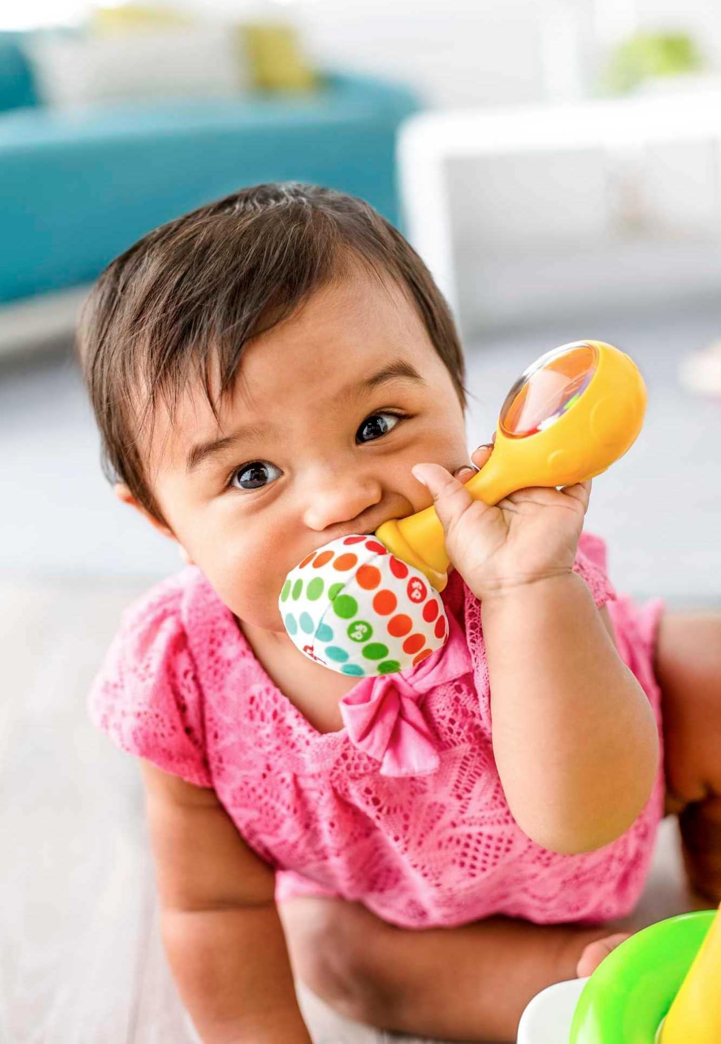 Fisher-Price Baby Newborn Toys Rattle 'n Rock Maracas, juego de 2 instrumentos musicales suaves para bebés de más de 3 meses, color azul y naranja