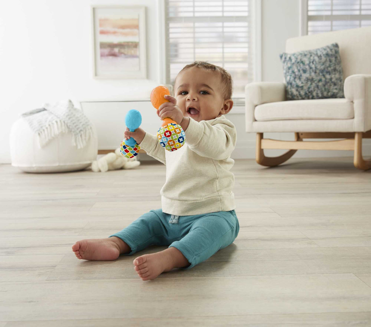 Fisher-Price Baby Newborn Toys Rattle 'n Rock Maracas, juego de 2 instrumentos musicales suaves para bebés de más de 3 meses, color azul y naranja