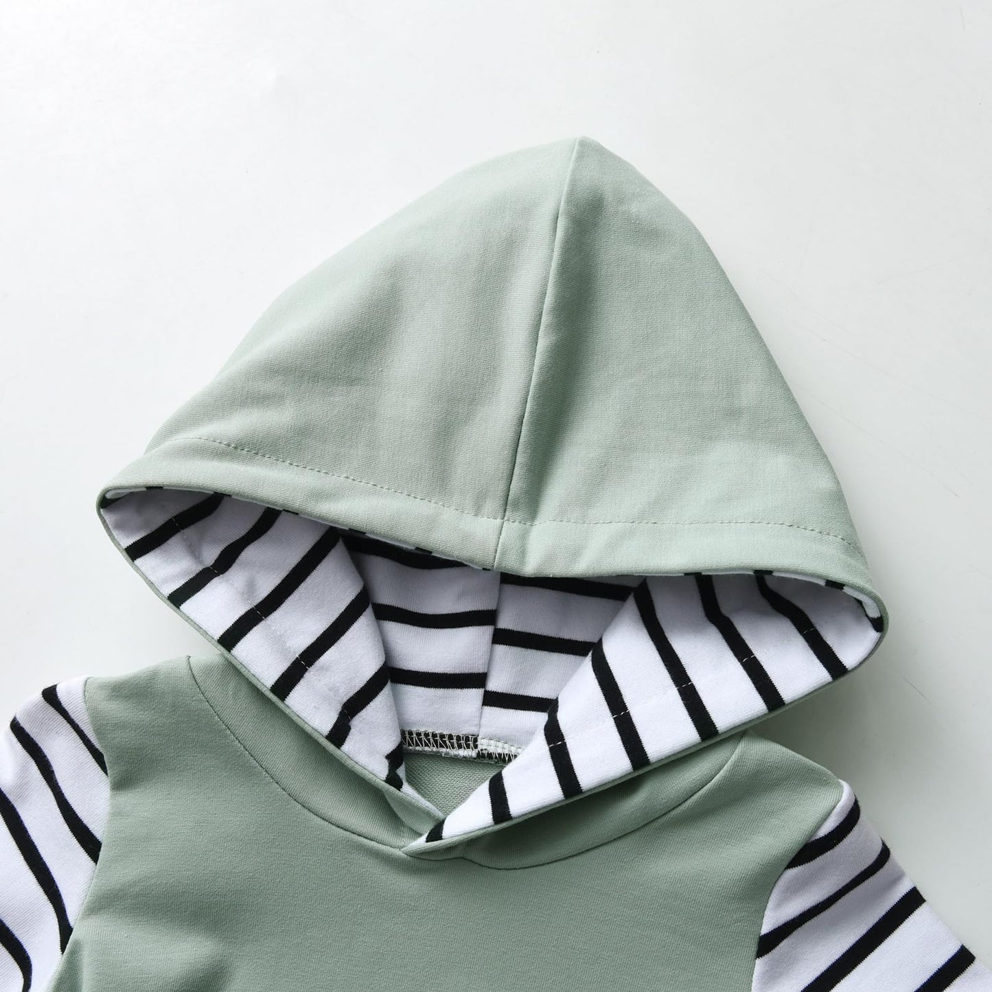 Conjunto de sudadera con capucha de manga larga a rayas para bebés y niños pequeños