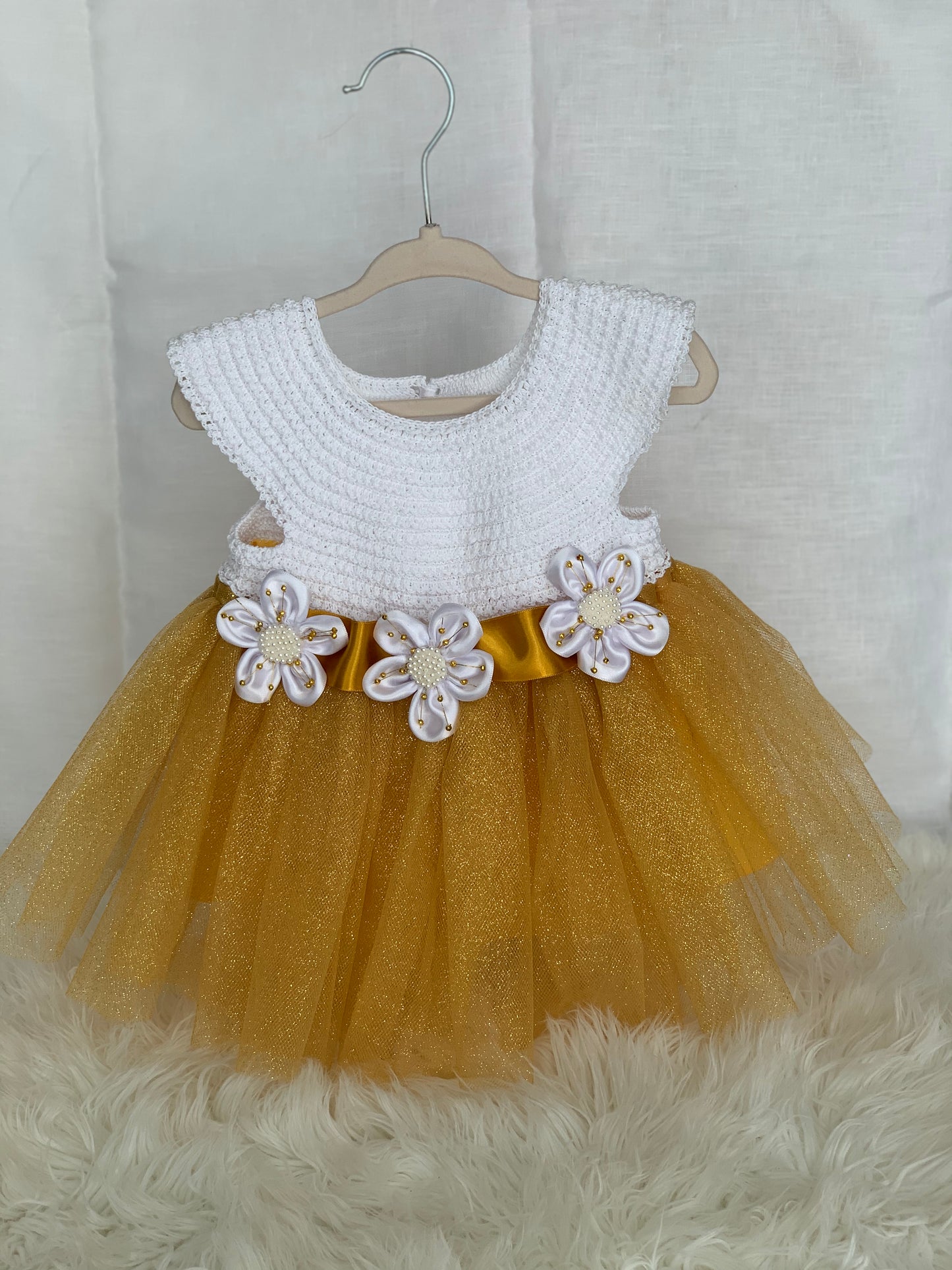 Traje festivo tejido para niña Dorado