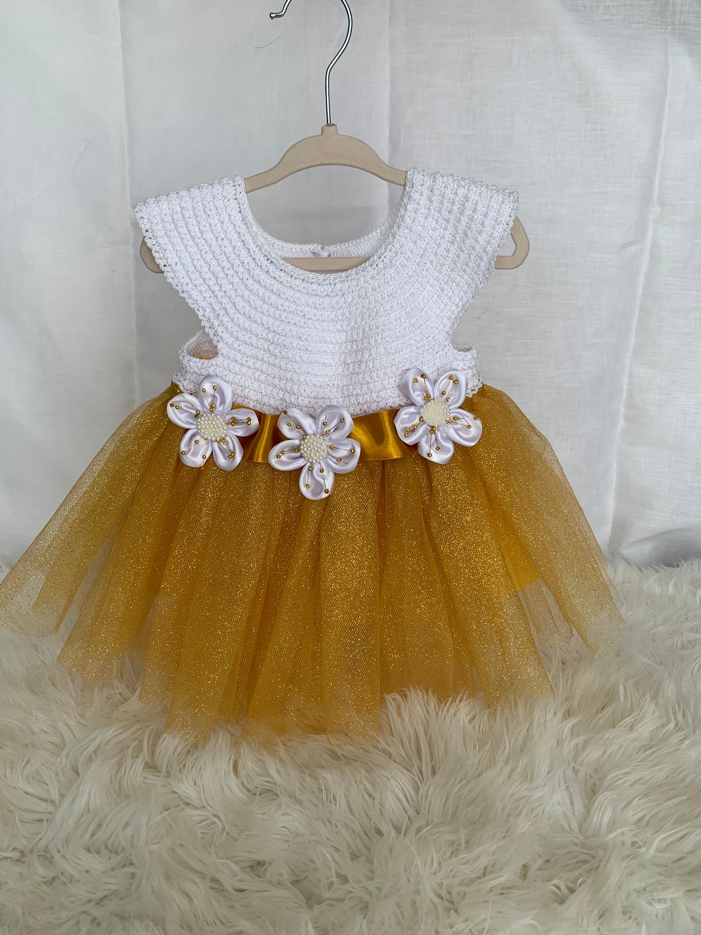 Traje festivo tejido para niña Dorado