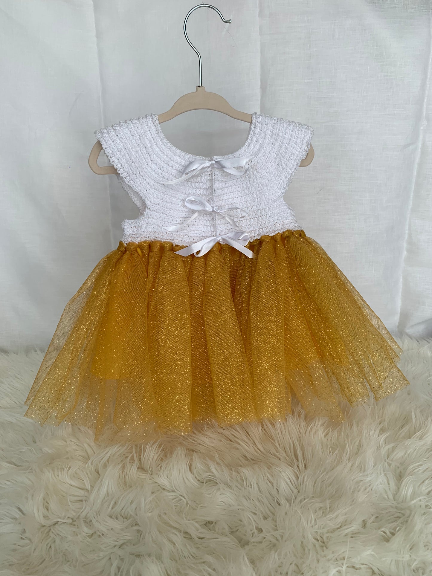 Traje festivo tejido para niña Dorado